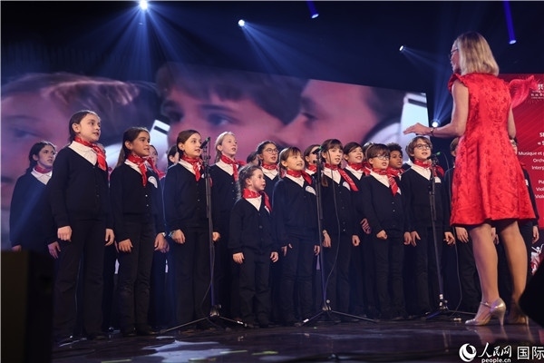 法國寶麗聲童聲合唱團演唱《假如我去中國》。人民網(wǎng)記者 尚凱元攝