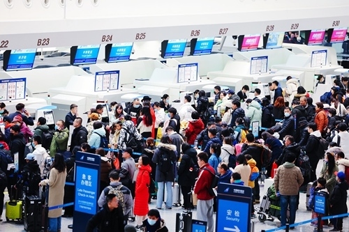 2024年春運(yùn)首日，大興機(jī)場預(yù)計保障進(jìn)出港旅客13.59萬人次。大興機(jī)場供圖