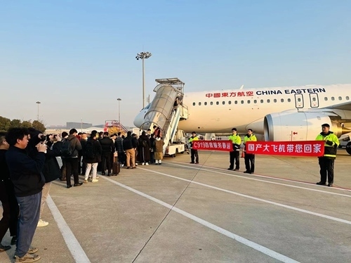 2024春運(yùn)第一天，東航4架C919大飛機(jī)全部投入商業(yè)運(yùn)營。東航供圖