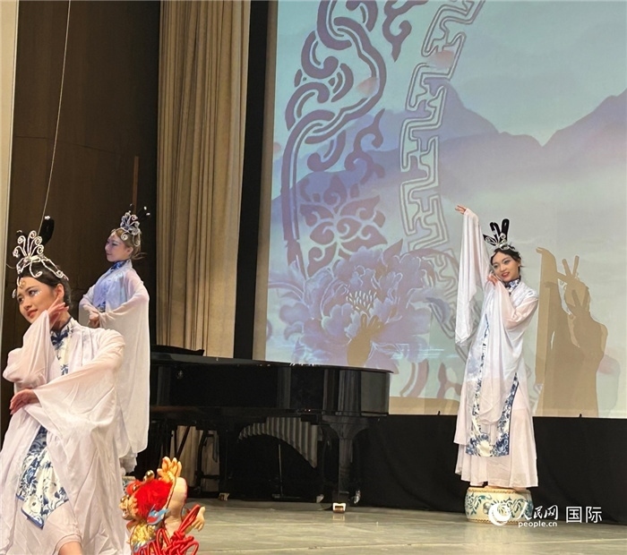 舞蹈《青花瓷》，表演者：德國中歐文化藝術(shù)交流協(xié)會