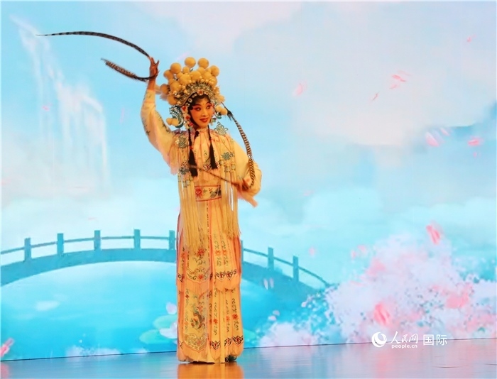 四川省成都市川劇研究院帶來(lái)了精彩的川劇演出。人民網(wǎng)記者 李志偉攝