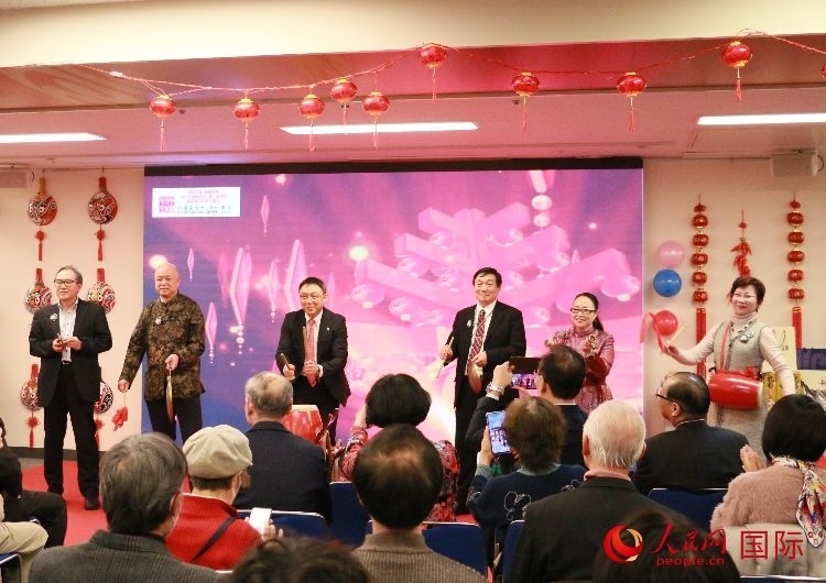 打擊樂(lè)合奏《春節(jié)序曲》。人民網(wǎng) 許可攝