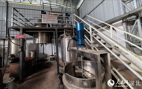 壩漆工業(yè)化量產(chǎn)設(shè)備。人民網(wǎng)記者 周雯攝