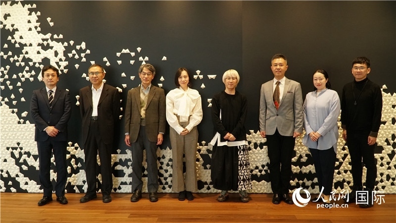 主辦方與嘉賓合影。人民網(wǎng) 蔣曉辰攝