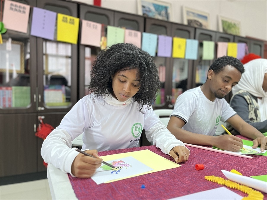 亞的斯亞貝巴大學(xué)孔子學(xué)院“網(wǎng)絡(luò)中國節(jié)·元宵”主題文化體驗活動現(xiàn)場。亞的斯亞貝巴大學(xué)孔子學(xué)院供圖