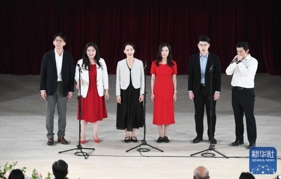 3月21日，國家開發(fā)銀行阿卡貝拉合唱團(tuán)在音樂會(huì)上演出。新華社記者 任超 攝