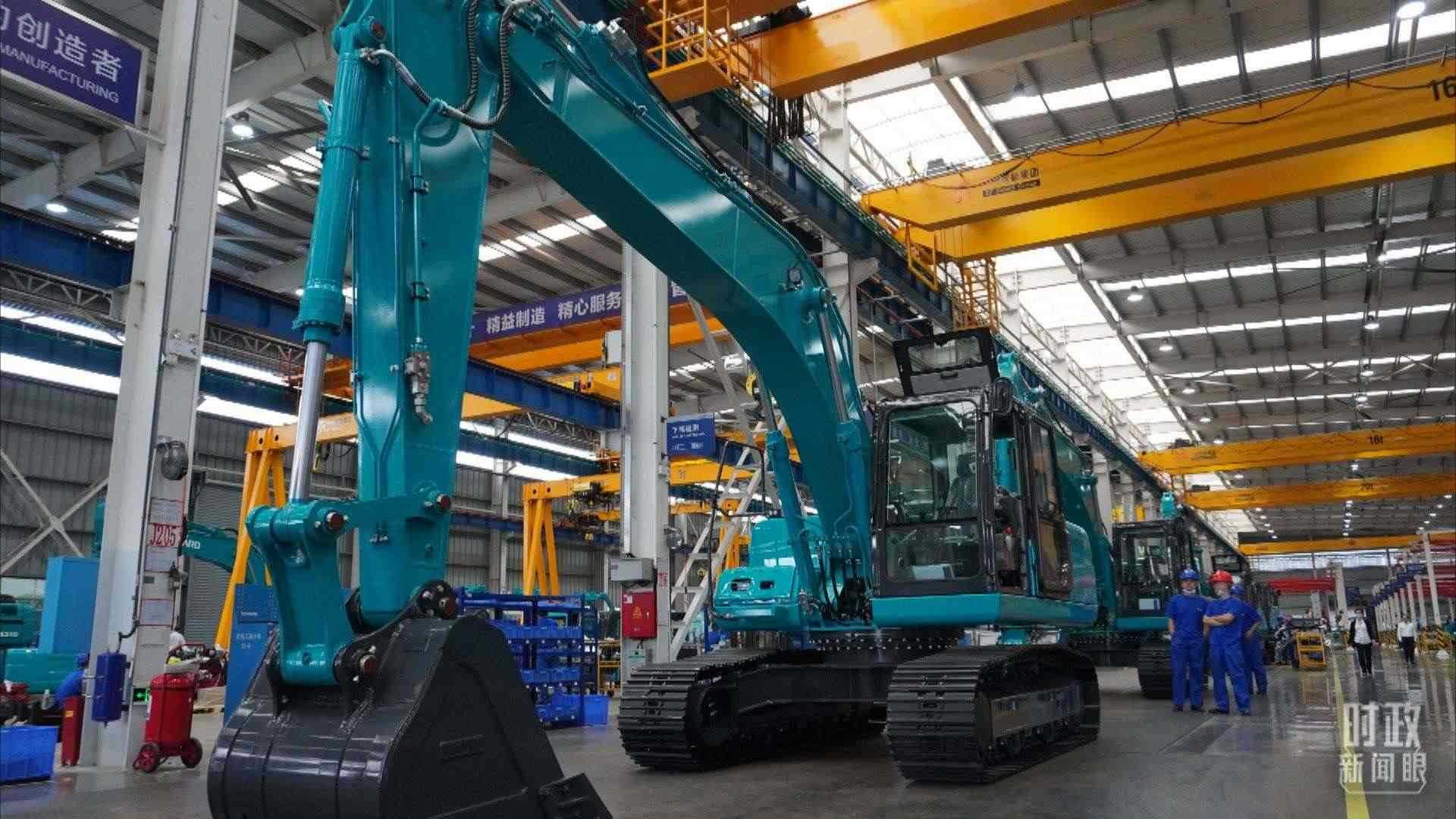 △這是山河智能大型挖掘機的組裝車間。2020年9月，習近平曾到此地考察。（總臺央視記者郭曉龍拍攝）