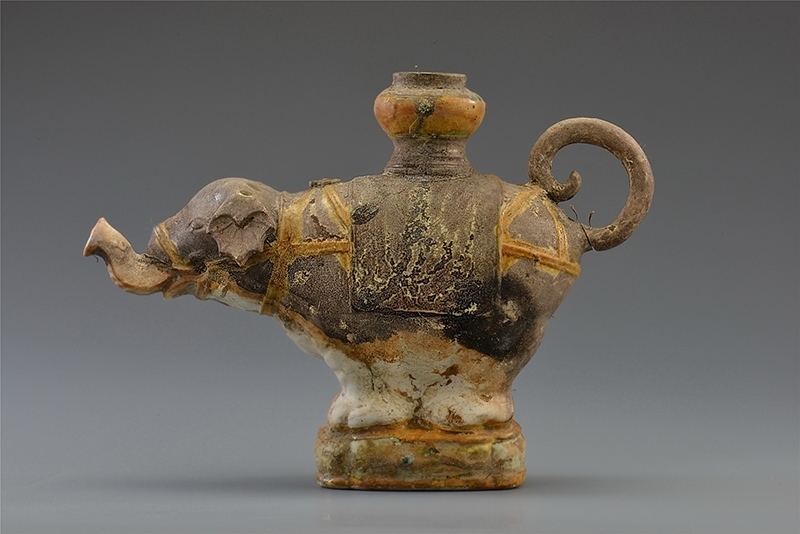 一號(hào)沉船出水的三彩象形持壺。中國(guó)文物報(bào)社供圖