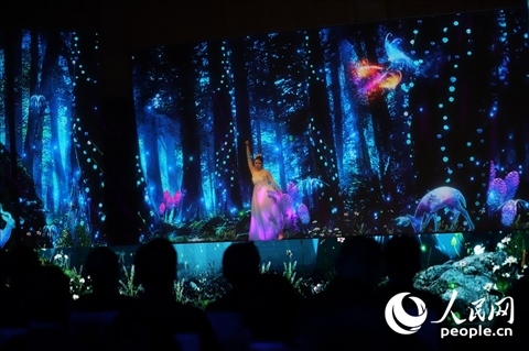 原創(chuàng)舞蹈《萬物有靈》。人民網(wǎng)記者 李發(fā)興攝