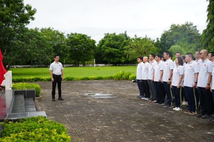 醫(yī)療隊(duì)隊(duì)長(zhǎng)致詞。中國(guó)援桑醫(yī)療隊(duì)供圖