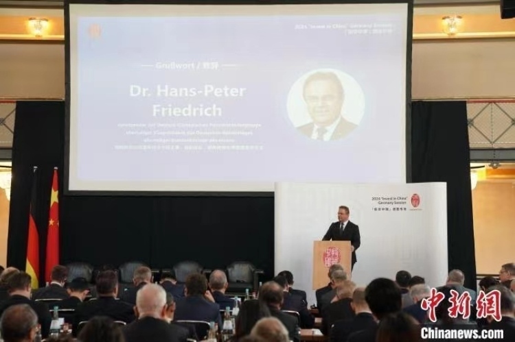 當?shù)貢r間4月5日，由中國商務(wù)部主辦的“投資中國”德國專場推介活動在斯圖加特市舉行。中新社記者 馬秀秀 攝