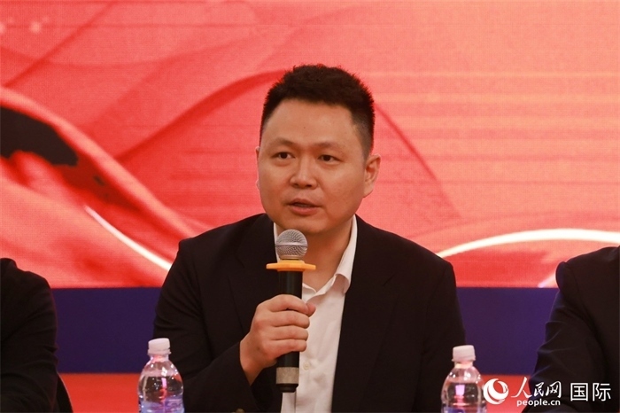 中國(guó)駐里約熱內(nèi)盧總領(lǐng)館副總領(lǐng)事王尉育在座談會(huì)上致辭。人民網(wǎng)記者 陳海琪攝