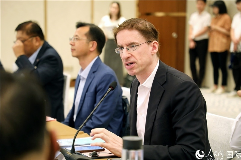 德國駐廣州總領(lǐng)事魯彥在產(chǎn)業(yè)對接會上發(fā)言。人民網(wǎng)記者趙益普攝