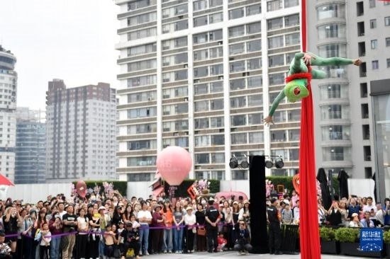 5月7日，演員在長(zhǎng)沙國(guó)金中心表演木偶劇。新華社記者 陳振海 攝