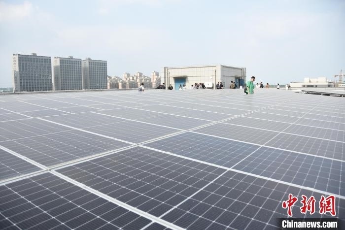 圖為中原人工智能計(jì)算中心的光伏項(xiàng)目。王宇攝