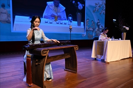 活動(dòng)現(xiàn)場(chǎng)茶藝古琴表演。新加坡中國文化中心供圖