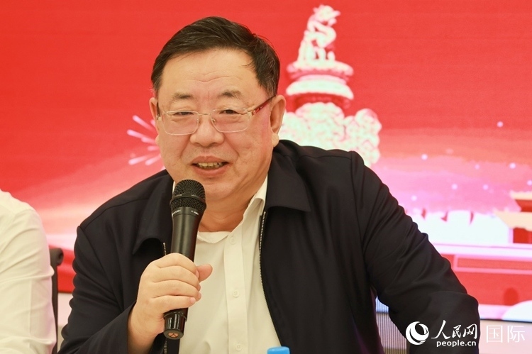 山東省泰安市委書記、市人大常委會主任楊洪濤在座談會上致辭。人民網(wǎng)記者 陳海琪攝