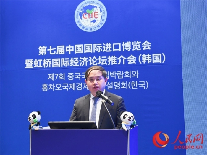 中國(guó)銀行首爾分行副行長(zhǎng)褚?guī)h發(fā)言。人民網(wǎng) 程安康攝