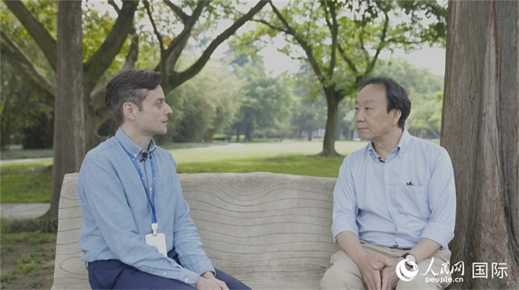 三星堆博物館館長雷雨接受人民網(wǎng)采訪。人民網(wǎng)記者 張榮攝