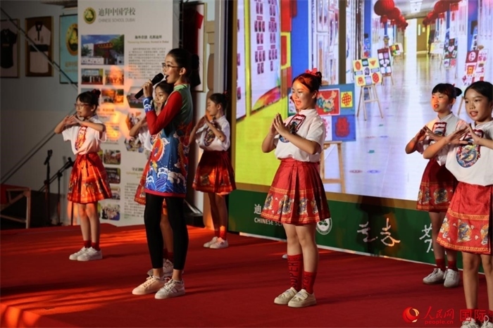 活動上，孩子們表演原創(chuàng)歌舞節(jié)目。人民網(wǎng)記者 張志文攝