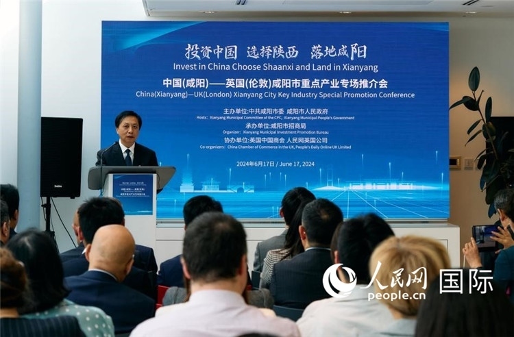 咸陽(yáng)市委書記夏曉中致辭。