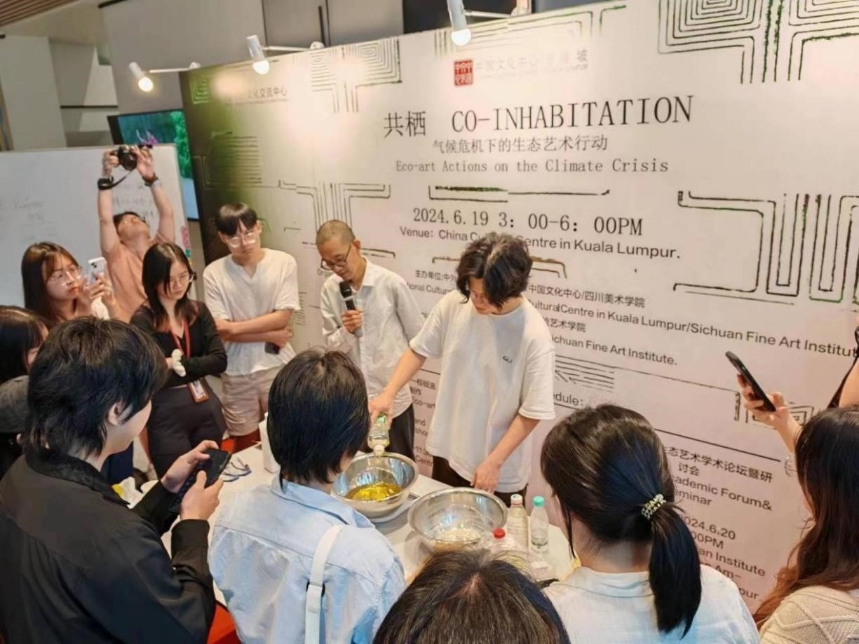 棕櫚油Mapping與廢油皂制作生態(tài)藝術(shù)工坊于20日早上在吉隆坡中國(guó)文化中心舉辦。 吉隆坡中國(guó)文化中心供圖