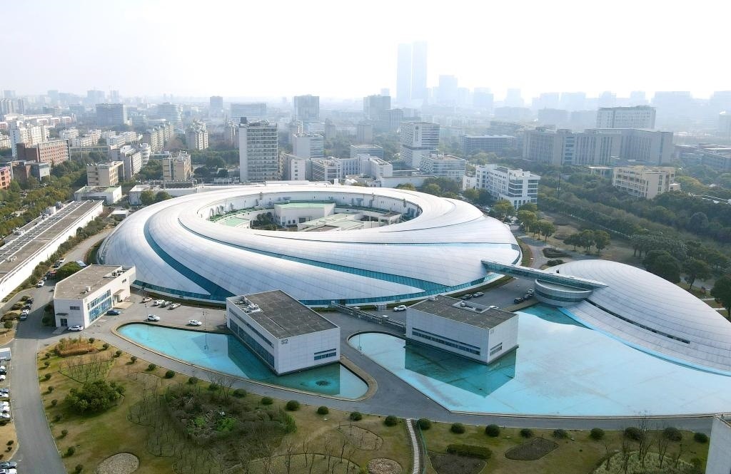 位于上海張江科學(xué)城的“上海光源”（2024年2月27日攝，無人機(jī)照片）。新華社記者 方喆 攝