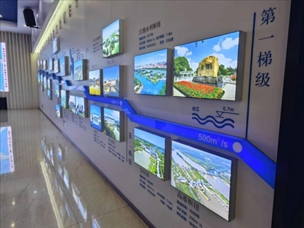 長江水跨越13級“階梯”一路北上。人民網(wǎng)記者 黃鈺攝