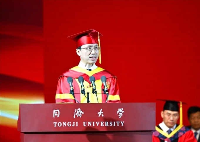 同濟大學(xué)校長、中國工程院院士鄭慶華