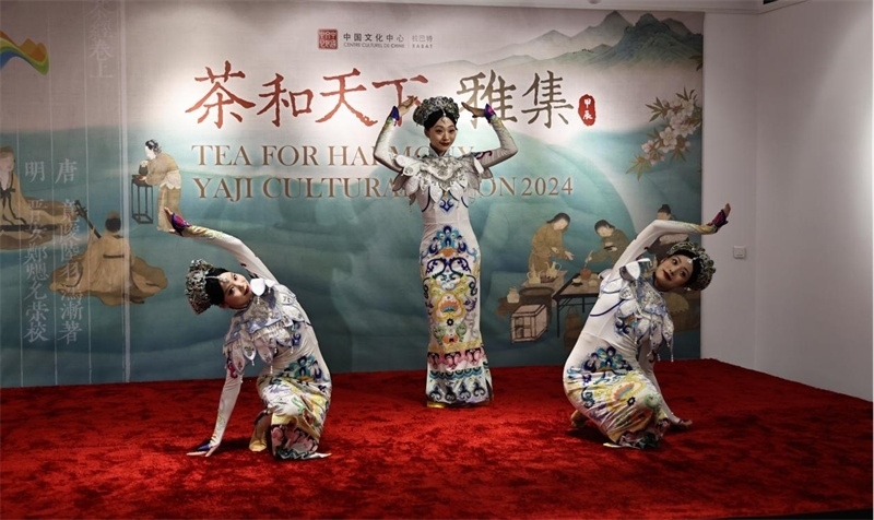 原創(chuàng)舞蹈作品《瓷彩》。拉巴特中國(guó)文化中心供圖