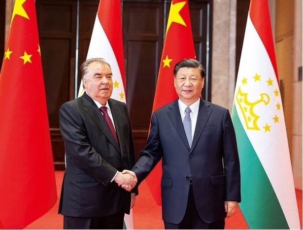 2023年5月，國家主席習(xí)近平在西安同來華出席中國—中亞峰會并進(jìn)行國事訪問的塔吉克斯坦總統(tǒng)拉赫蒙會談。新華社記者 丁海濤 攝