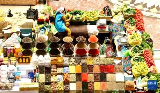 這是7月3日在塔吉克斯坦首都杜尚別拍攝的大巴扎內(nèi)景。新華社記者 姚大偉 攝