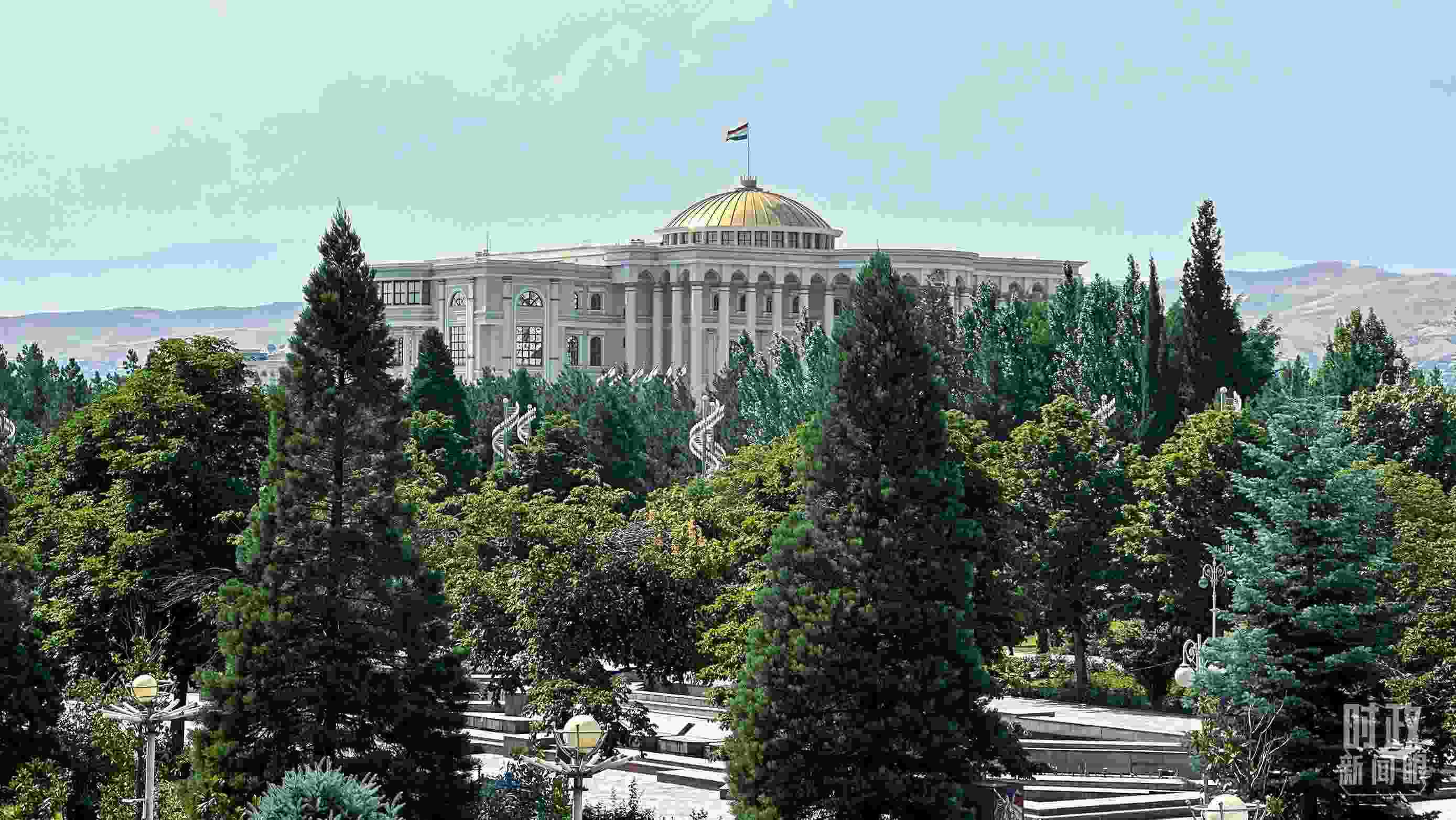 △塔吉克斯坦總統(tǒng)府。（總臺(tái)央視記者趙化拍攝）