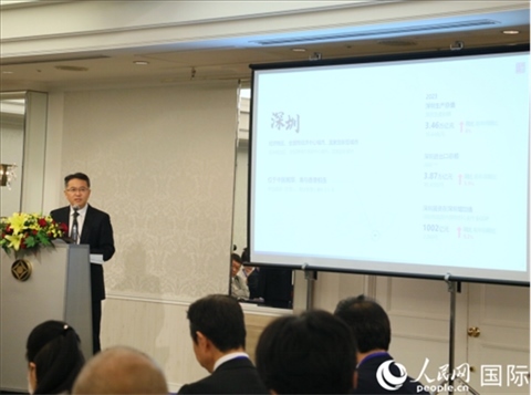 深圳市人民政府國有資產(chǎn)監(jiān)督管理委員會黨委副書記、副主任徐國東進行深圳市推介。人民網(wǎng) 許可攝