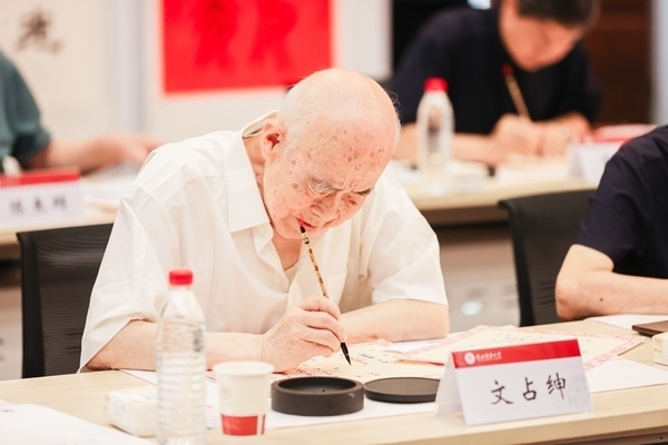 陜西師范大學(xué)毛筆手寫錄取通知書現(xiàn)場。校方供圖