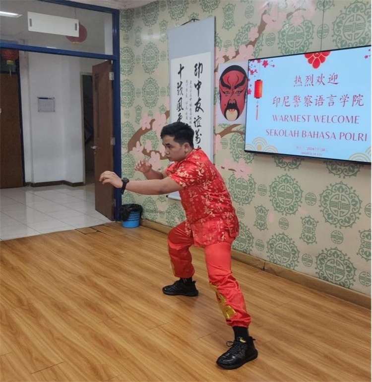 警察學(xué)員表演武術(shù)?；顒?dòng)主辦方供圖