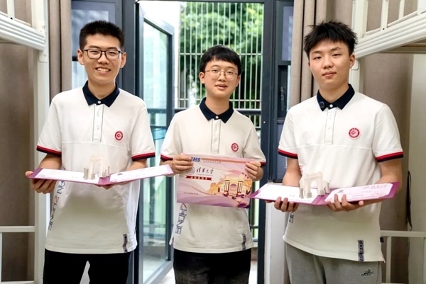 王子源（左）、母翰堯（中）、郭洋君（右）。清華大學(xué)供圖