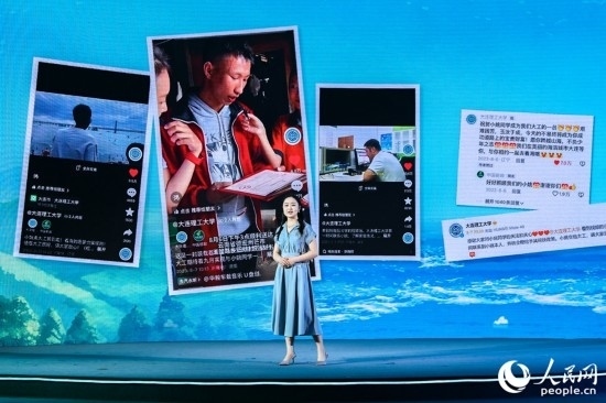 張懷予分享“挖姜男孩”故事報道感受。人民網(wǎng)攝