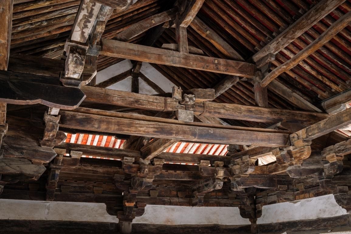 崇明寺特殊的木質(zhì)“斷梁”結(jié)構(gòu)。蘇唐詩攝