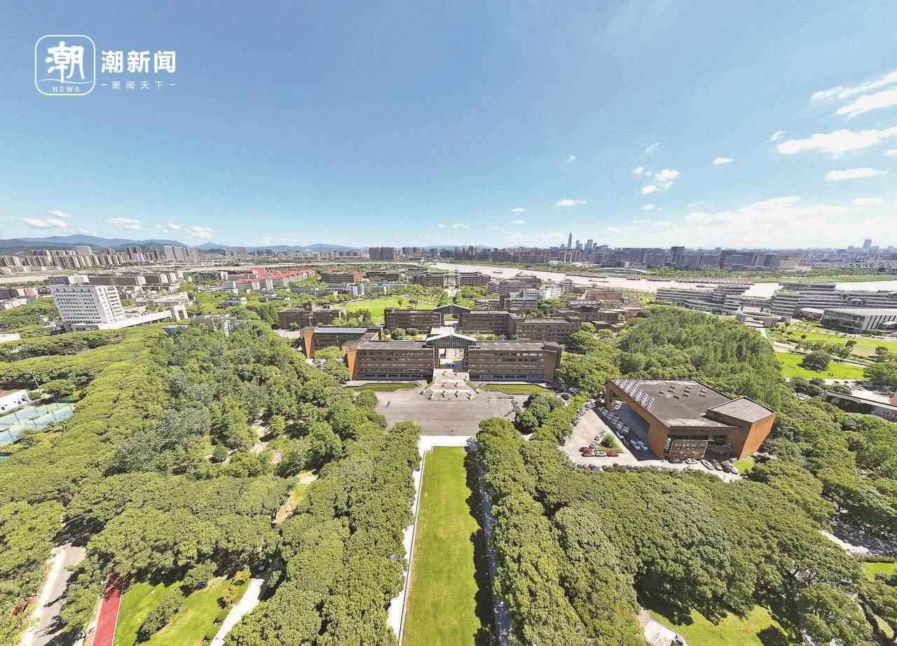 俯瞰寧波大學(xué)。潮新聞記者 賀元凱 周旭輝 彭鵬 攝