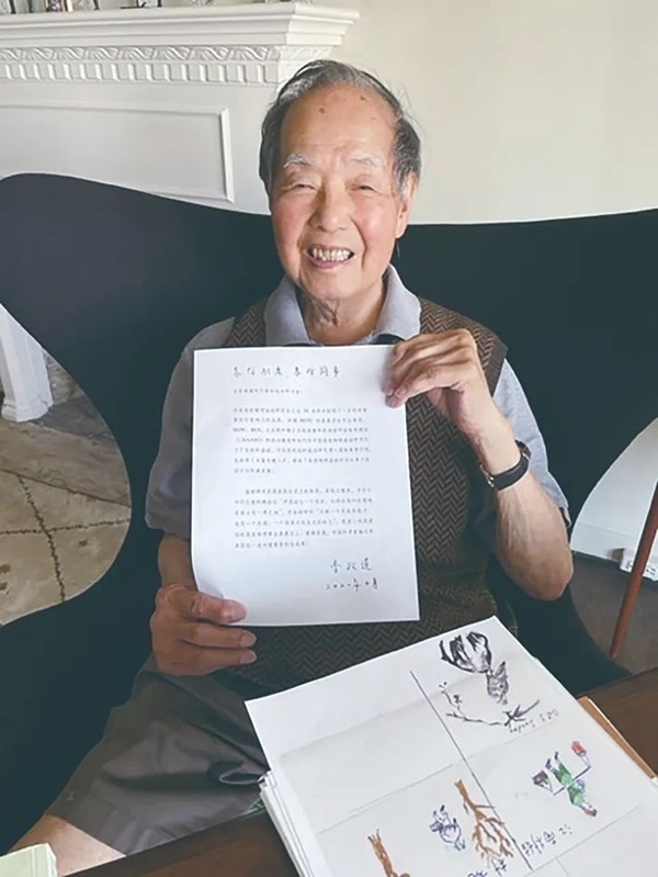 李政道先生曾面對(duì)鏡頭展示給中國(guó)高能物理事業(yè)的寄語(yǔ)。圖片來(lái)源：中國(guó)科學(xué)報(bào)