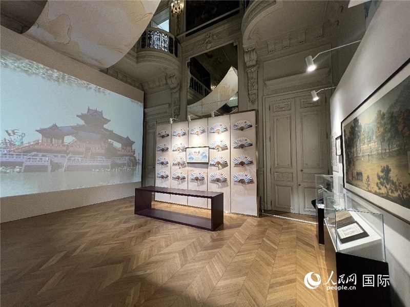 中國(guó)風(fēng)與法國(guó)經(jīng)典建筑相互融合。 人民網(wǎng)記者 何蒨攝