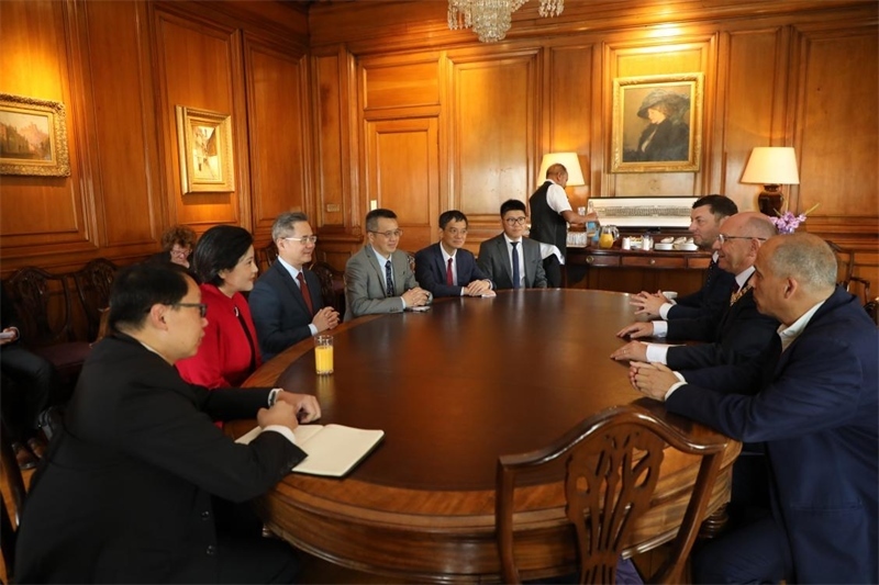 愛丁堡市政廳會見現(xiàn)場。中國駐英國使館供圖