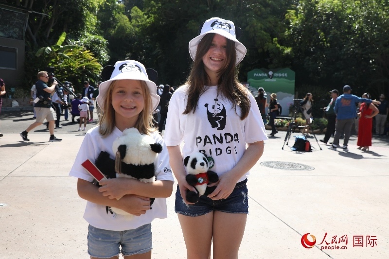 3、美國當(dāng)?shù)卦S多民眾來圣迭戈動物園看熊貓。 人民網(wǎng)記者 李志偉攝