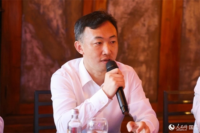 中國駐里約熱內(nèi)盧代總領事王海濤在座談會上致辭。人民網(wǎng)記者 陳海琪攝