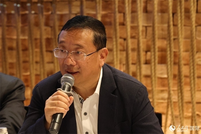 巴西文協(xié)主席上官建峰在座談會上致辭。人民網(wǎng)記者 陳海琪攝