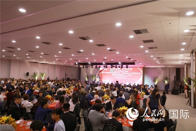 當(dāng)?shù)貢r間8月24日晚，巴西中國浙江商會第六屆理監(jiān)事會就職典禮在里約熱內(nèi)盧舉行。圖為就職典禮現(xiàn)場。人民網(wǎng)記者 陳海琪攝
