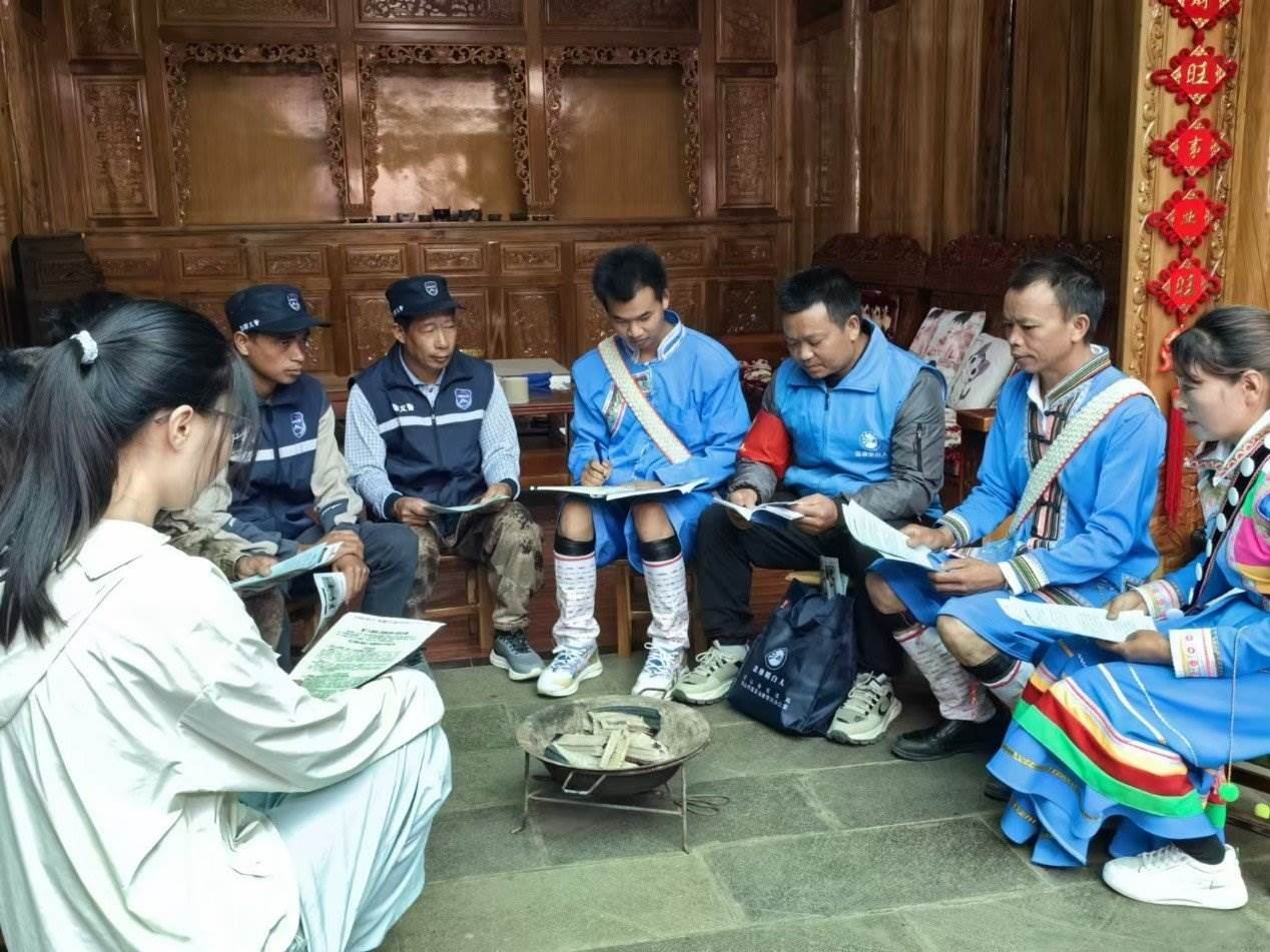 騰沖市猴橋鎮(zhèn)猴橋村國門新村舉辦火塘?xí)?。人民網(wǎng)記者 孝金波攝