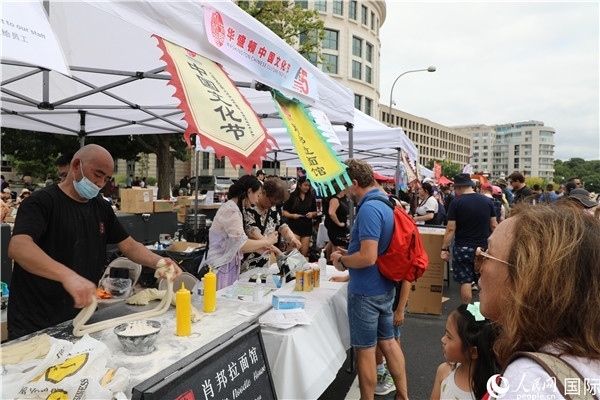 3、活動現(xiàn)場設置了眾多展臺。 人民網(wǎng)記者 李志偉攝