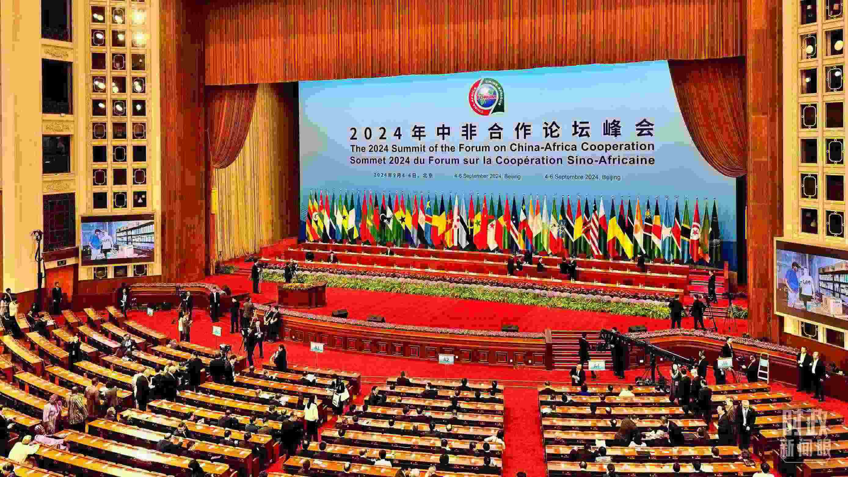  △9月5日上午，中非合作論壇北京峰會(huì)開幕式在北京人民大會(huì)堂舉行。這是開始前的現(xiàn)場(chǎng)。（總臺(tái)央視記者李增仁拍攝）